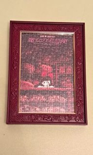 魔女宅急便拼圖及專用砌圖畫框 10 x 14.7cm  畫框上 飾有浮雕 描繪了《魔女宅急便》世界中的圖案 例如吉吉和花叢中的小貓 所見即所得