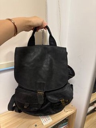 皮背包