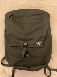 全新 始祖鳥 黑色 20L 防水後背包
