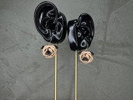 八哥犬x皮革小玫瑰耳環【巴哥犬】