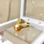 🌟私藏小精品- 精美霸氣訂製款🌼南洋金珍珠戒指（*約10.5mm，羽黃金，銀白k金豪鑲蛇鑽精美活口戒托。）