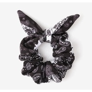 MECENAT Scrunchie – Black Paisley Ribbon Scrunchie