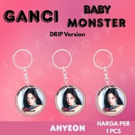 GANTUNGAN BABYMONSTER PIN DRIP 58 MM KEYCHAIN KPOP UNOFFICIAL BABY MONSTER AHYEON RORA KEYCHAIN