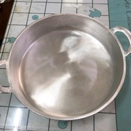 White cast iron pan with flat bottom