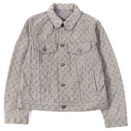 LOUIS VUITTON2021 HHA21W Monogram 牛仔夾克，灰色，46 碼，義大利製造，正品，成色極佳。附品牌標誌扣環和翻蓋口袋。