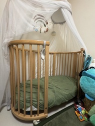 Stokke 實木圓形嬰兒床連蚊帳