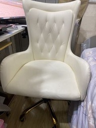 White Office Chair with Gold Base 白色電腦椅