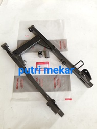 SWING ARM ( KWW) HONDA ORIGINAL BLADE 125 FI DISC