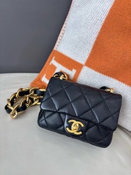 Chanel classic flap mini 粗鏈黑金 型！ 腋下包都Okk mini square flap