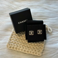 CHANEL 23P方塊水鑽雙C耳環