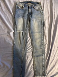 Jeans Le/ 破洞率性緊身牛仔褲