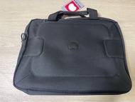 Delsey computer bag crossbody black color briefcase 3折返工電腦袋 Size : 36cm x 30cm  x 15cm Volume:16 litre (With strap and TSA knock)
