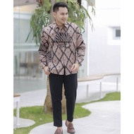 KEMEJA BATIK KERJA WARNA MOCCA HEM BATIK PRIA LENGAN PANJANG BAHAN KATUN PREMIUM REGULER FIT KEMEJA 