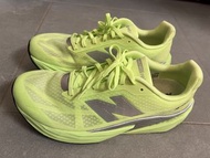 New Balance FuelCell Rebel V3 螢光綠跑鞋