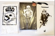 全新 膠袋未開 hottoys hot toys 星球大戰 特別版 白兵隊長 連 T恤 及 紙袋 STORMTROOPEP  Star  Wars FIRST ORDER