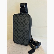 ถุงกระเป๋าสะพายคาดอกสะพายพาดลำตัวผู้ชายมีในสต็อก C9867 CG993 C9865