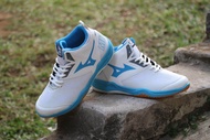 sepatu voli wanita mizuno wave momentum 2 putih tosca