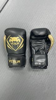 Venum 黑金／黑白拳套 10oz