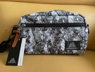 (全新港貨）Gregory 白花斜咩袋 2.5L M size