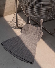 OUT OF ROUTINE - OLIVIA MINI DRESS เดรสสั้นคอเหลี่ยม