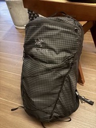 Arc'teryx Aerios 18 black背包