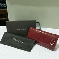 全新Gucci Nice Guccissima 馬蹄鐵造型漆皮鍊長夾（紅色）