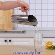 Ca inox cao cấp 1 lít có tay cầm và chặn đá