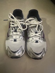 Mizuno Wave Rider 18 跑鞋