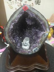 臻品水晶~天然烏拉圭雙色瑪瑙邊水滴型帶球花桌上型聚財納氣~開運招正財~招貴人紫水晶
