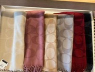 Coach Signature Scarf 大logo圍巾