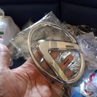 Lexus chrome Emblem