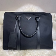 Prada 公事包