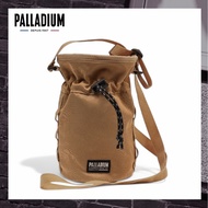 【PALLADIUM】粉袋造型斜背包 1L 卡其 BG621