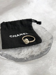 【日本直送名牌二手包】CHANEL 香奈兒 戒指 金色×白色 山茶花 扭轉 design vintage 古董 old 5ur5fy