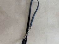 G2000 女士銀扣皮帶。