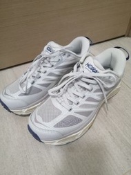 Hoka波鞋