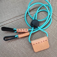 สายคล้องแมสหนัง สายคล้องแมสใส่ชื่อ สายคล้องแมส สายคล้องแมสสลักชื่อ Mask strap  ทำจากหนังวัวแท้ 100% 