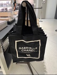 Chanel 香奈兒 Gabrielle x V&amp;A英國博物館 限量聯名帆布包購物袋 黑色