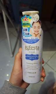 #Bifesta 日本直送碳酸泡洗顏泡泡
濃密泡泡 加入乳酸及碳酸成分
超級保濕同時亦能清潔肌膚
「選對、並用心洗臉一段時間，
皮膚所得到的正面回饋，超乎想像！」

「洗過一次後，再也回不去一般的洗面