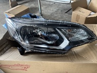 U ไฟหน้าทั้งดวง HONDA JAZZ ปี 2015 L15Z2 R (ขวา) รหัสแท้ 33100-T5A-T02