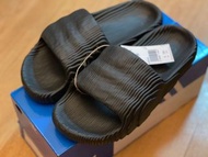 全新 Adidas Adilette 22 Slides Black (UK 8)