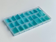 กล่องใส่พระ กล่องใส่ของสะสมพลาสติกสีใสมีฝาปิด 24ช่องเล็กขนาดช่อง3.2x4.5cmสีชมพู ฟ้า เหลือง เขียว