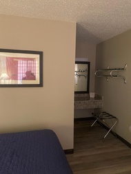 Rodeway Inn &amp; Suites Greensboro Southeast