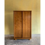 Minimalist 2-door wardrobe