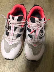 Under Armour UA W HOVR Flux MVMNT 絕版 38.5