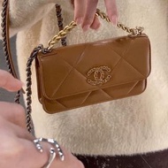 CHANEL 19 焦糖mini woc