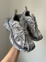 全新Balenciaga 3XL灰銀色