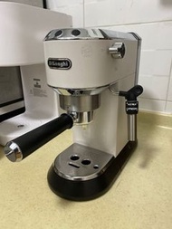 Delonghi EC685 半自動咖啡機 (白色)