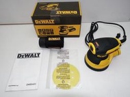 含稅【新宇五金工具行】美國 DEWALT 得偉 DWE6423 六段調速 砂紙機 磨砂機 研磨機 附集塵袋喔！(特價)