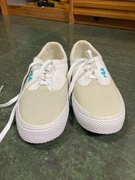 Fila 帆布鞋